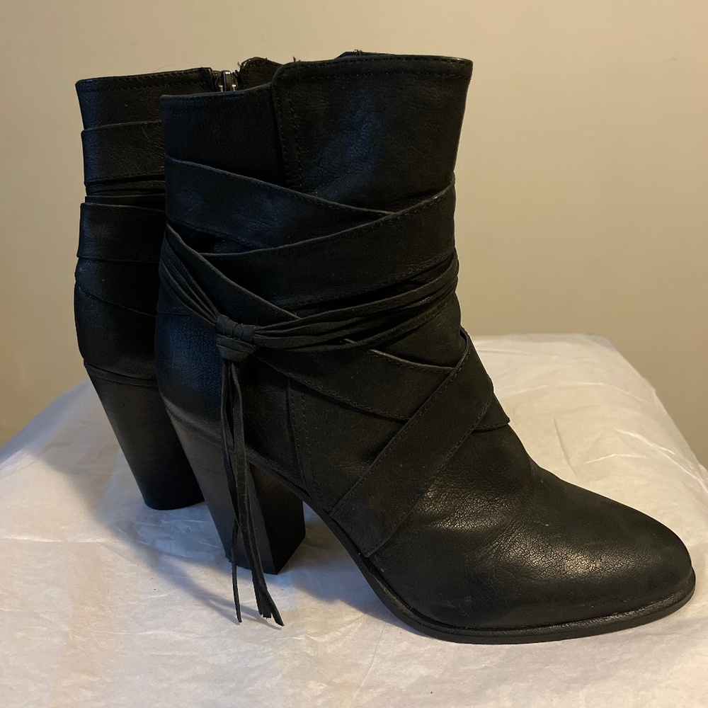 Vince Camuto VP-Farrah Black Fringe Booties